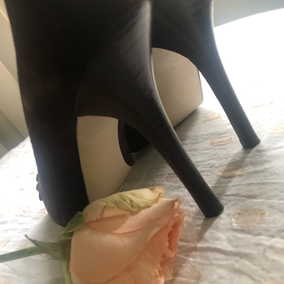 NWOT Brown Guess Suede Open Toe with Buckle Heels - Picture 6 of 8